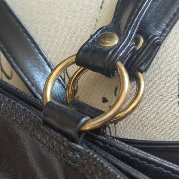 Ponte Classic Black Leather Minimalist Tote with Gold-Toned Detail - Picture 15 of 16